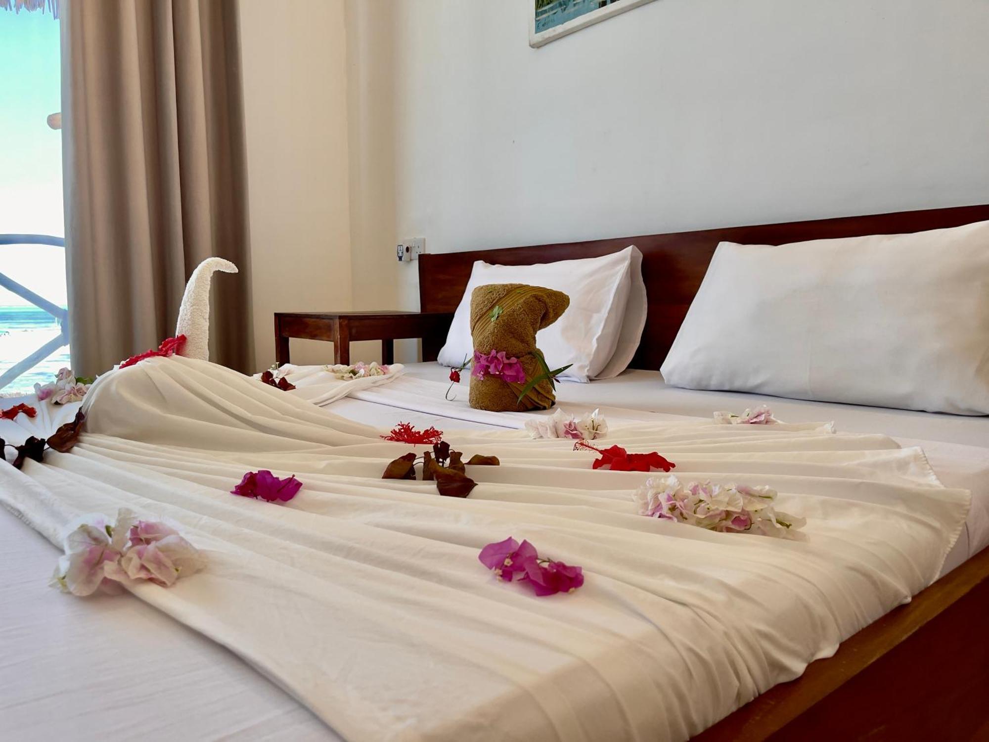 Equalia Boutique Hotel Джамбиани Екстериор снимка