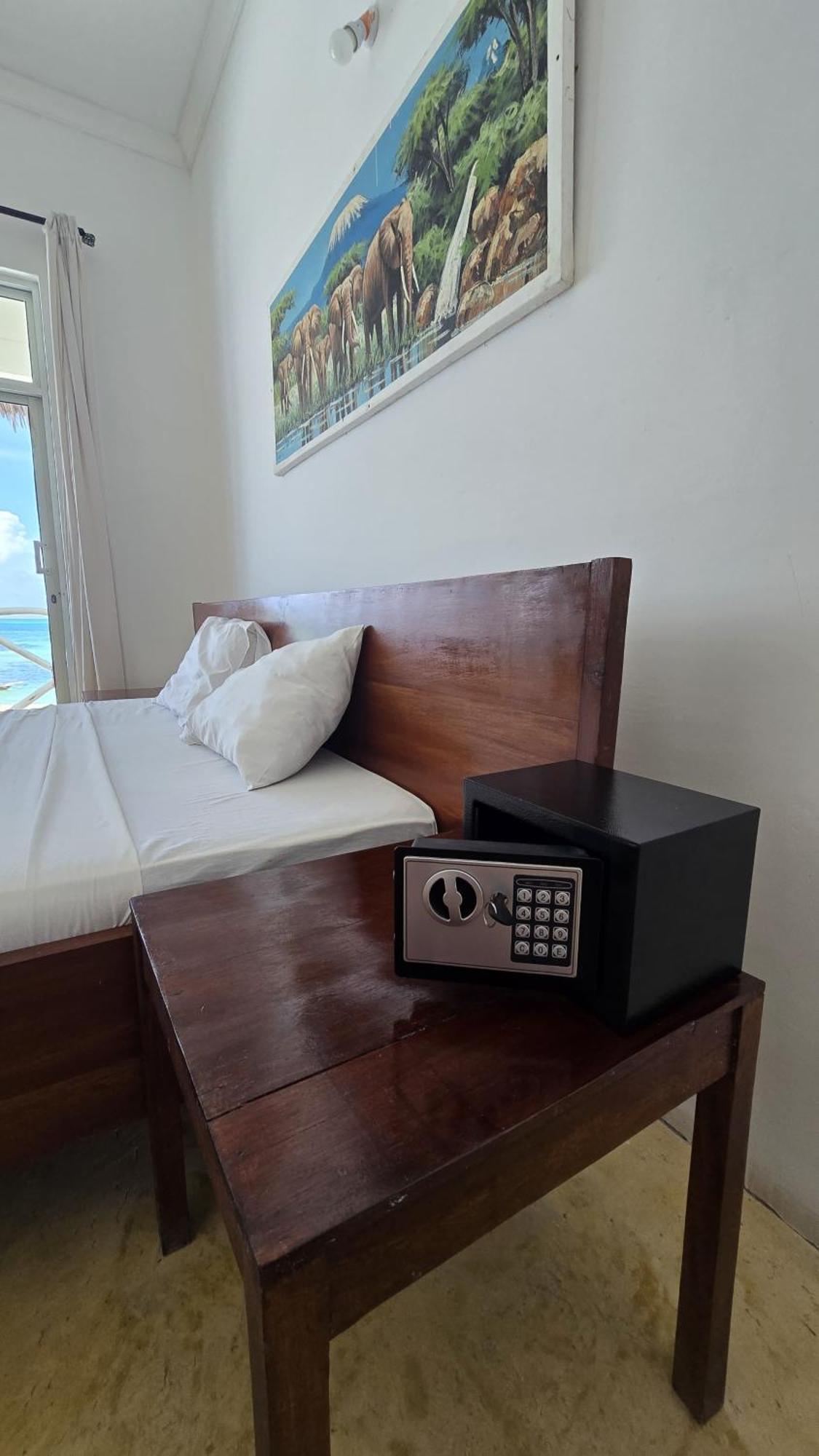 Equalia Boutique Hotel Джамбиани Екстериор снимка
